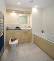 Cliddesden Place Short Stay Apartments Basingstoke UK Family Bathroom