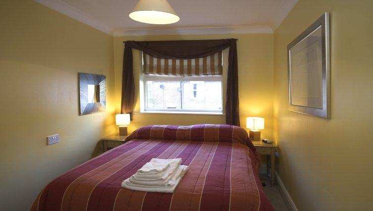 Serviced Accommodation Reading Short Stay Apartments Stanshawe Court Urban Stay 2 Serviced-Accommodation-Reading-Short-Stay-Apartments-Stanshawe-Court-bedroom
