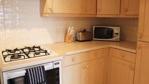 Short Stay Apartments Reading corporate serviced apartments UK - Tamesis Place kitchen | Urban Stay