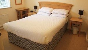 Short Stay Apartments Reading corporate serviced apartments UK - Tamesis Place double bedroom | Urban Stay