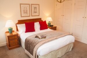 Wraysbury Hall Apartments - modern serviced apartments Staines upon Thames for short stays and corporate relocations in Surrey, UK. Book now! | Urban Stay