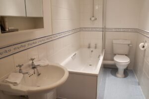 Wraysbury Hall Apartments - modern serviced apartments Staines upon Thames for short stays and corporate relocations in Surrey, UK. Book now! | Urban Stay