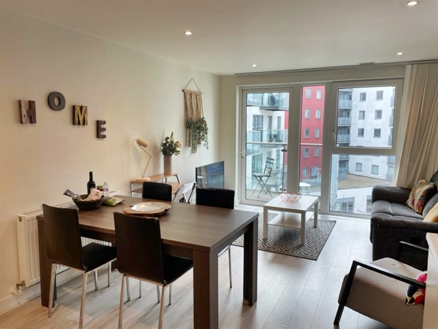 Serviced-Accommodation-Greenwich-London-with-all-bills-included.-This-Serviced-Apartment-in-South-London-has-Lift-Access,-Balcony,-Gym-&-Pool