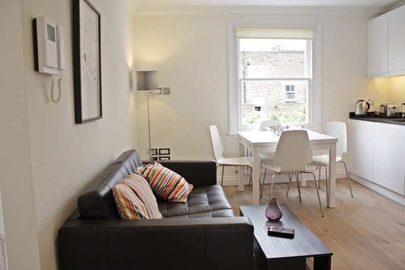 Cambridge Gardens Serviced Accommodation Notting Hill London – Urban Stay Cambridge-Gardens-Serviced-Accommodation-Notting-Hill-London---Urban-Stay---living-room-and-dining-area