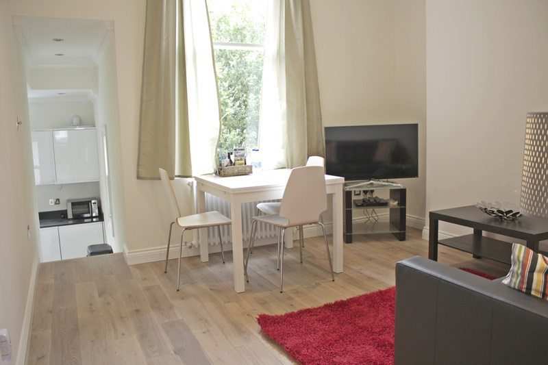 Cambridge Gardens Serviced Accommodation Notting Hill London – Urban Stay Cambridge-Gardens-Serviced-Accommodation-Notting-Hill-London---Urban-Stay---modern-living-room