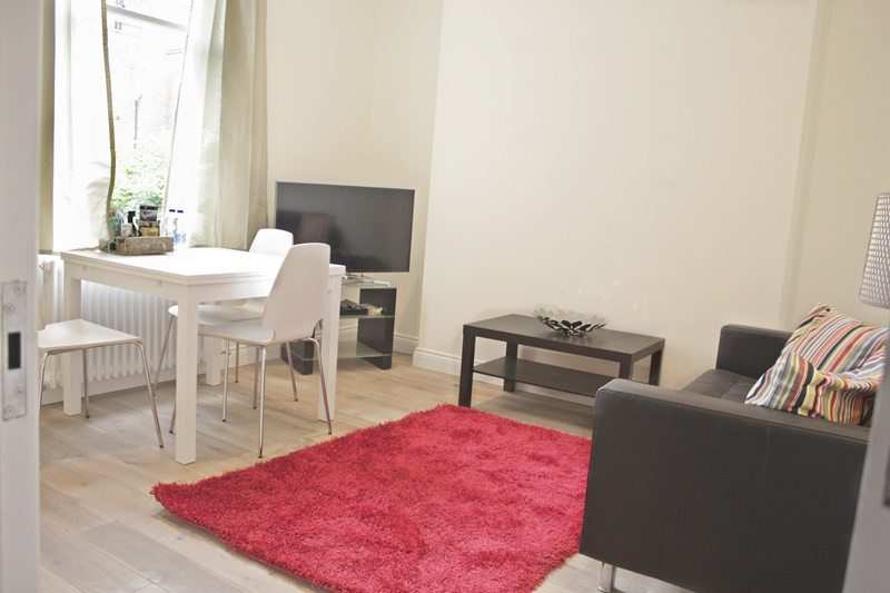 Cambridge Gardens Serviced Accommodation Notting Hill London – Urban Stay Cambridge-Gardens-Serviced-Accommodation-Notting-Hill-London---Urban-Stay---living-room-high-ceilings