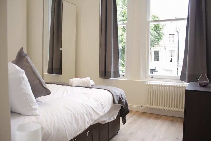 Cambridge Gardens Serviced Accommodation Notting Hill London – Urban Stay Cambridge-Gardens-Serviced-Accommodation-Notting-Hill-London---Urban-Stay---master-bedroom