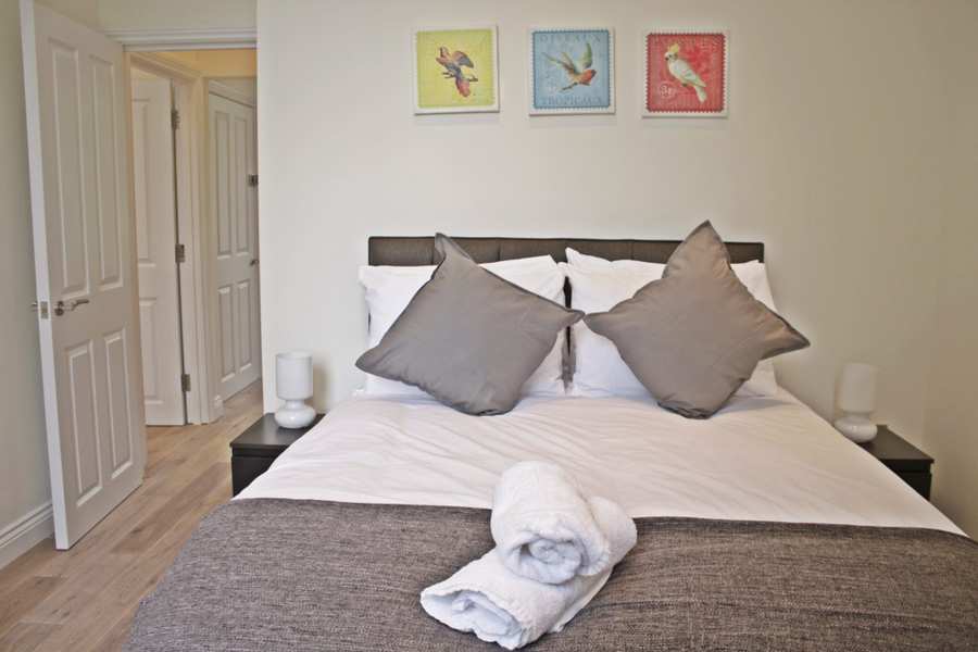 Cambridge Gardens Serviced Accommodation Notting Hill London – Urban Stay Cambridge-Gardens-Serviced-Accommodation-Notting-Hill-London---Urban-Stay---luxury-bedroom