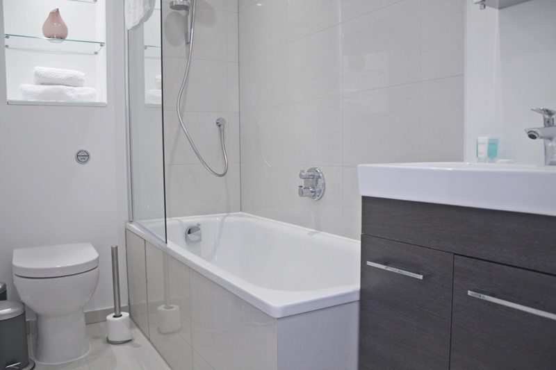 Cambridge Gardens Serviced Accommodation Notting Hill London – Urban Stay Cambridge-Gardens-Serviced-Accommodation-Notting-Hill-London---Urban-Stay---bathroom