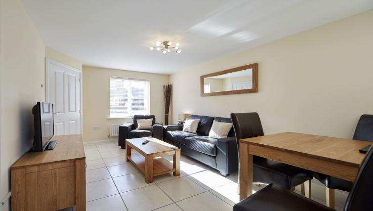 Harcourt Place Oxford Serviced Apartments UK | Urban Stay Harcourt-Place-Oxford-Serviced-Apartments-UK---Urban-Stay-corporate-accommodation---living-room-2