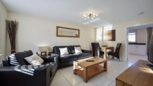Harcourt Place Oxford Serviced Apartments UK - Urban Stay corporate accommodation - living room 4