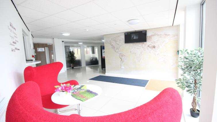 Park House Luton Serviced Apartments UK | Urban Stay Park-House-Luton-Serviced-Apartments-UK---Urban-Stay-corporate-accommodation---lobby