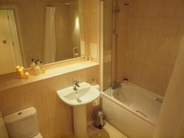 Theatre District Serviced Apartments Milton Keynes UK - Urban Stay corporate accommodation - bathroom