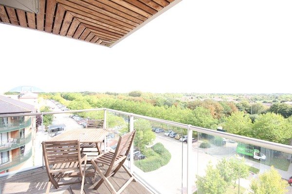 Vizion-Short-Stay-Apartments-Milton-Keynes-UK---Urban-Stay-corporate-accommodation---balcony