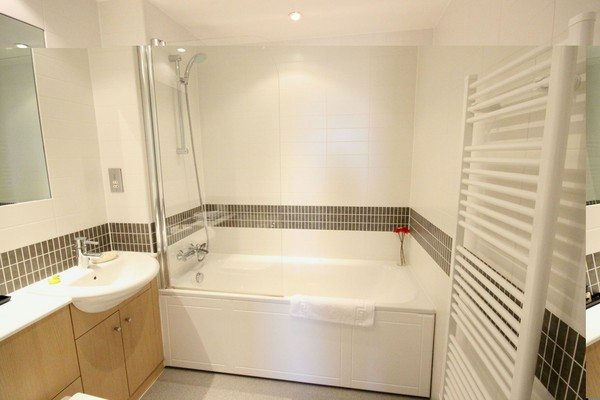 Vizion-Short-Stay-Apartments-Milton-Keynes-UK---Urban-Stay-corporate-accommodation---bathroom