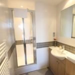 Vizion Short Stay Apartments Milton Keynes UK - Urban Stay corporate accommodation - bathroom 2
