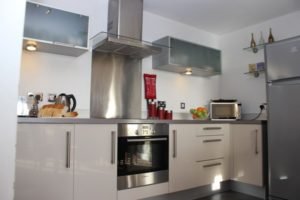 Vizion Short Stay Apartments Milton Keynes UK - Urban Stay corporate accommodation - kitchen 4