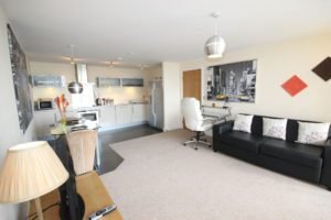 Vizion Short Stay Apartments Milton Keynes UK - Urban Stay corporate accommodation - living room 2