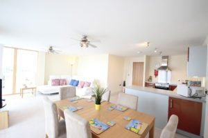 Vizion Short Stay Apartments Milton Keynes UK - Urban Stay corporate accommodation - living room 6