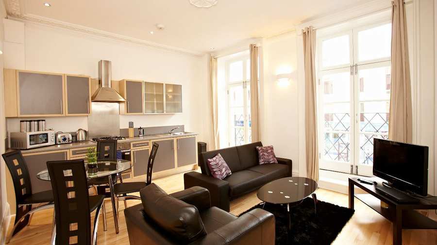 London Victoria Apartments Westminster – Urban Stay London-Victoria-Apartments-Westminster---Urban-Stay-Corporate-Accommodation---living-room-3