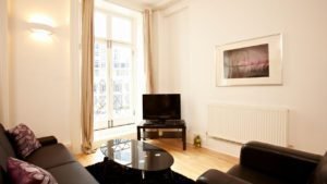 London Victoria Apartments Westminster - Urban Stay Corporate Accommodation - living room