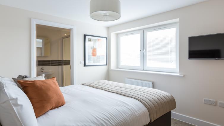 Central-Gate-Serviced-Apartments-Newbury-for-shoprt-stays-|-Urban-Stay