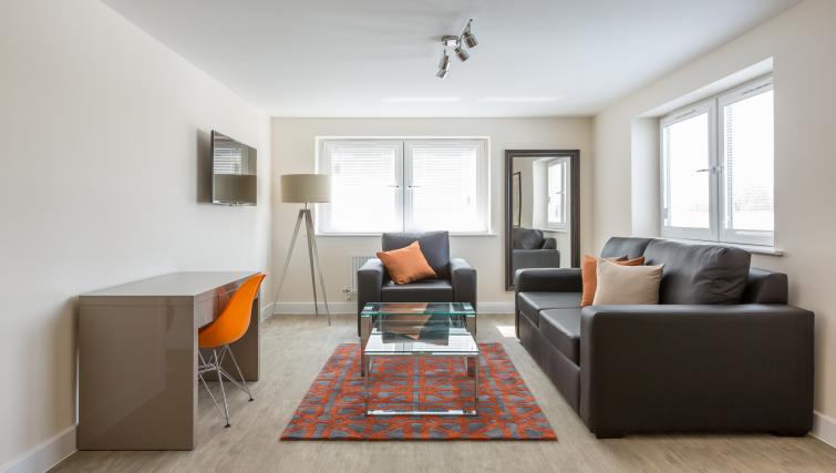 Central-Gate-Serviced-Apartments-Newbury-for-shoprt-stays-|-Urban-Stay