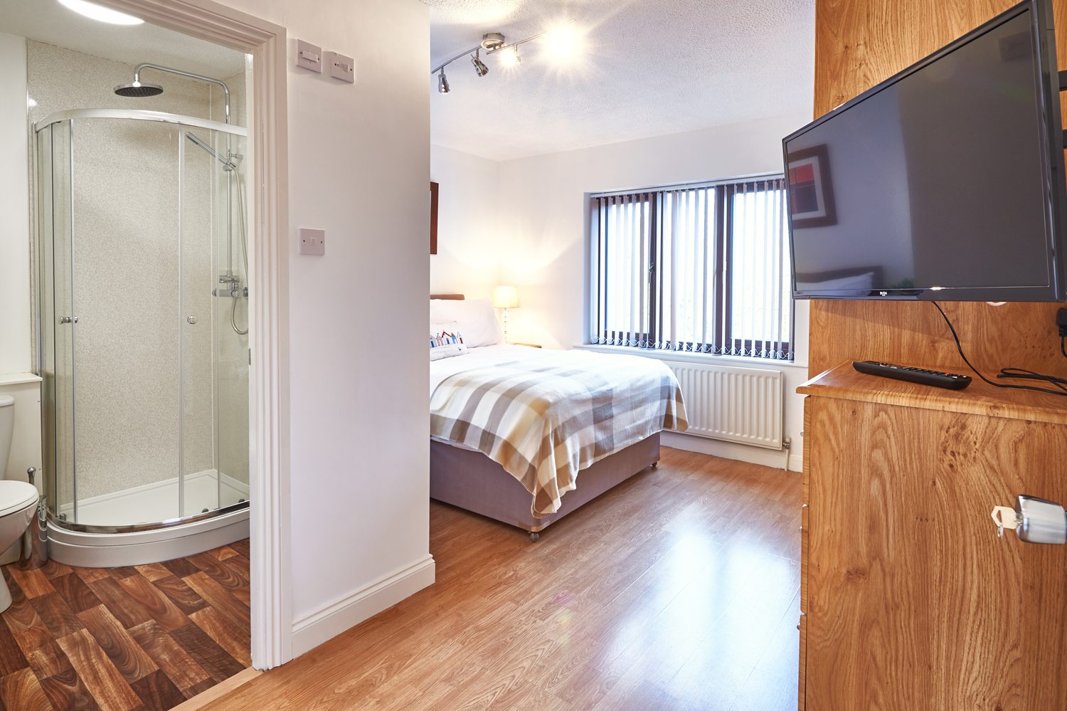 Northleigh-Serviced-Accommodation-Milton-Keynes---Fully-Equipped-Kitchen,-Modern-Design,-Cheap-Prices,-Close-To-Train-Station---Book-Urban-Stay-Corporate-Serviced-Apartments-today!!
