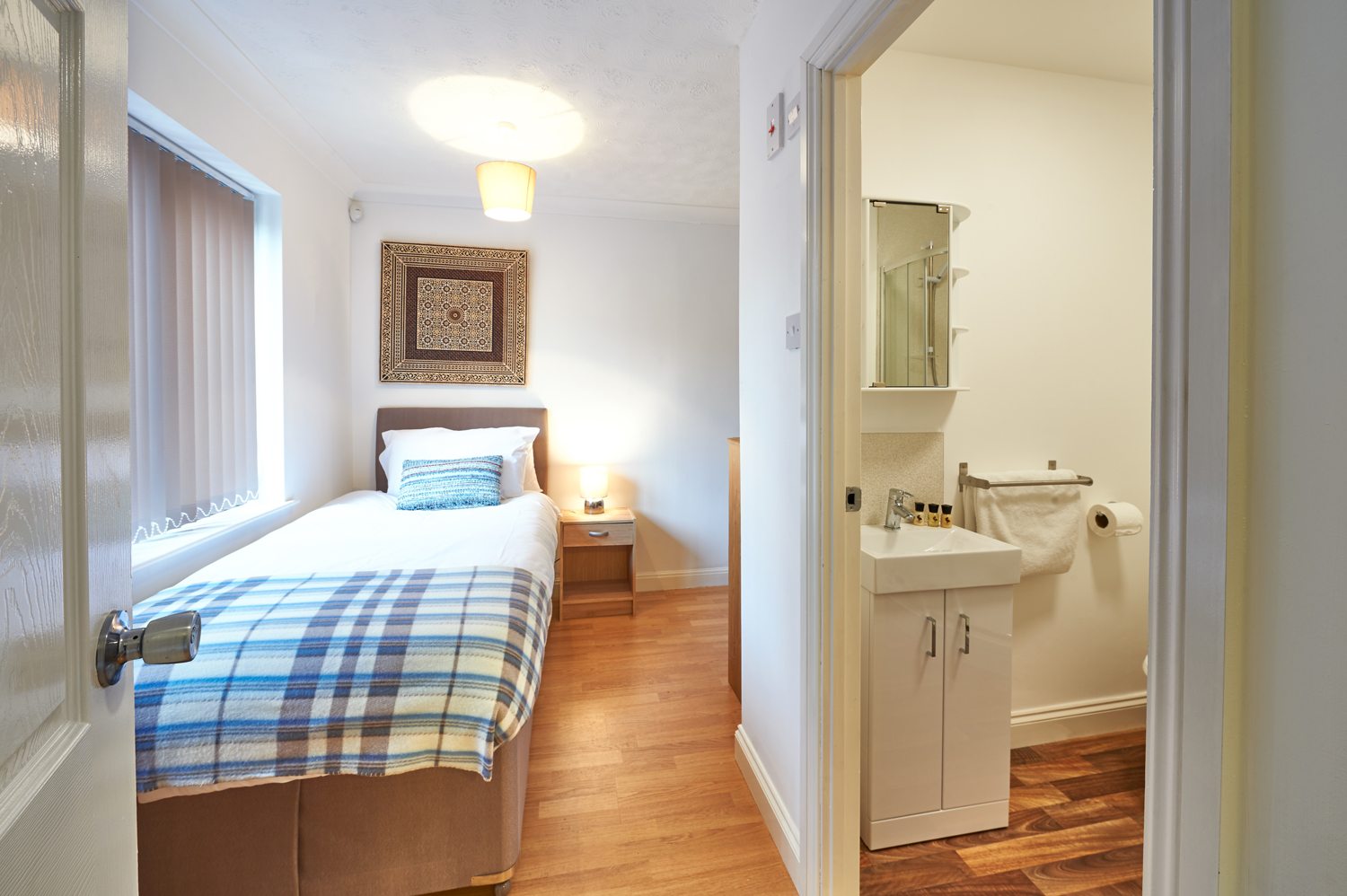 Northleigh-Serviced-Accommodation-Milton-Keynes---Fully-Equipped-Kitchen,-Modern-Design,-Cheap-Prices,-Close-To-Train-Station---Book-Urban-Stay-Corporate-Serviced-Apartments-today!!