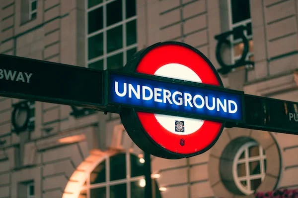 The Best 5 Travel Tips for Getting Around London on a Budget - Urban Stay London Underground