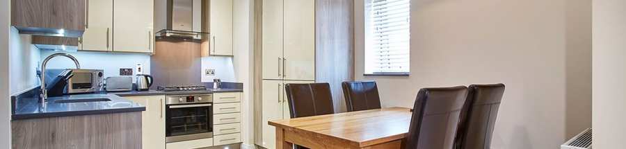 Serviced Apartments Maidenhead – Bridge Avenue Berkshire | Urban Stay Athena Court Kitchen View 1