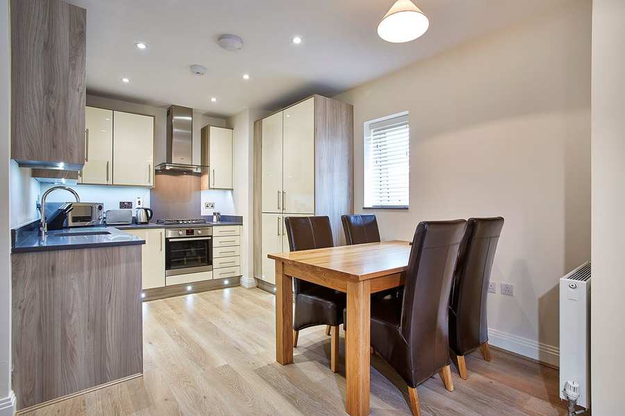 Serviced Apartments Maidenhead – Bridge Avenue Berkshire | Urban Stay Athena-Court-Kitchen-View-1