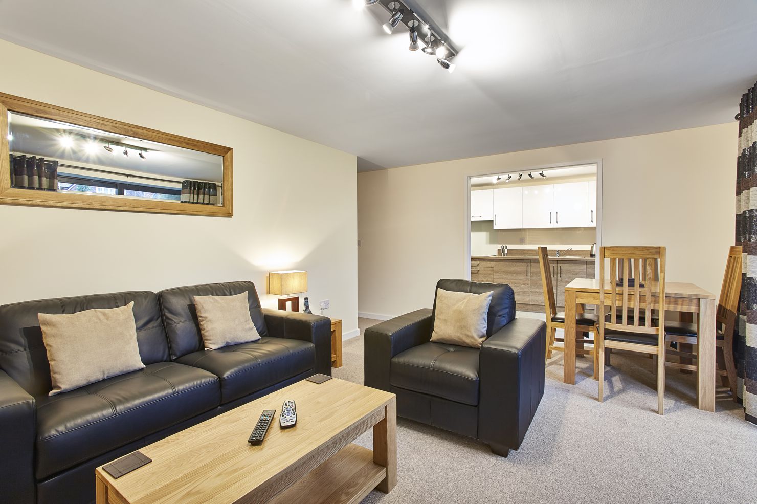 Serviced-Accommodation-St-Andrews-Road---Jupiter-Heights-London-Available-Now!-Book-Corporate-Serviced-Apartments-in-West-London!-Parking-Available!