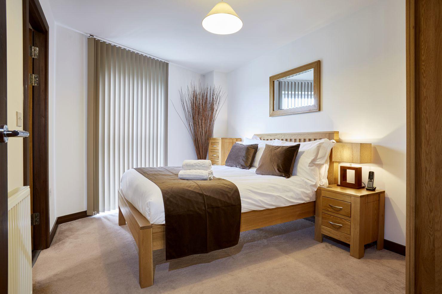Serviced-Apartments-Uxbridge,-West-London---Kings-Island-Available-Now!-Book-Corporate-Serviced-Apartments-in-London!-Free-Wifi-and-Parking!