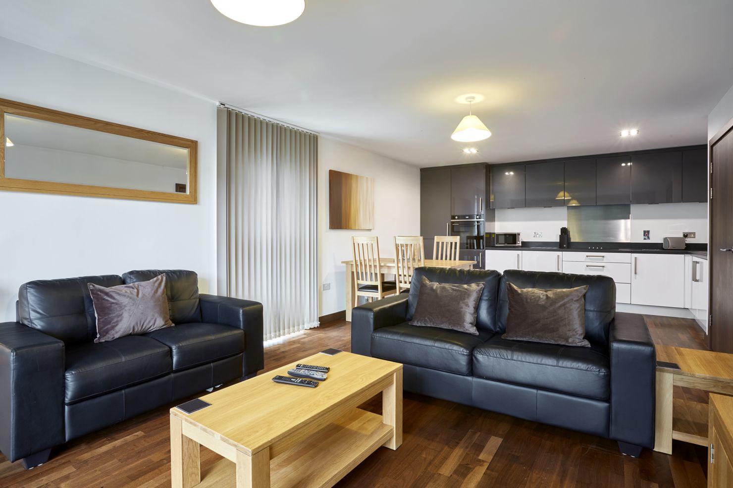 Serviced-Apartments-Uxbridge,-West-London---Kings-Island-Available-Now!-Book-Corporate-Serviced-Apartments-in-London!-Free-Wifi-and-Parking!