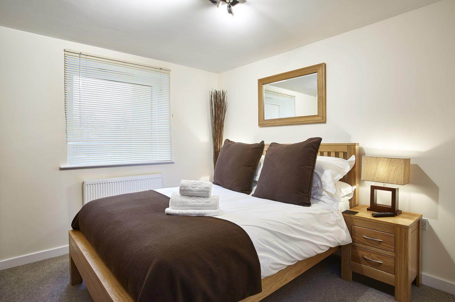 Serviced-Accommodation-St-Andrews-Road---Jupiter-Heights-London-Available-Now!-Book-Corporate-Serviced-Apartments-in-West-London!-Parking-Available!