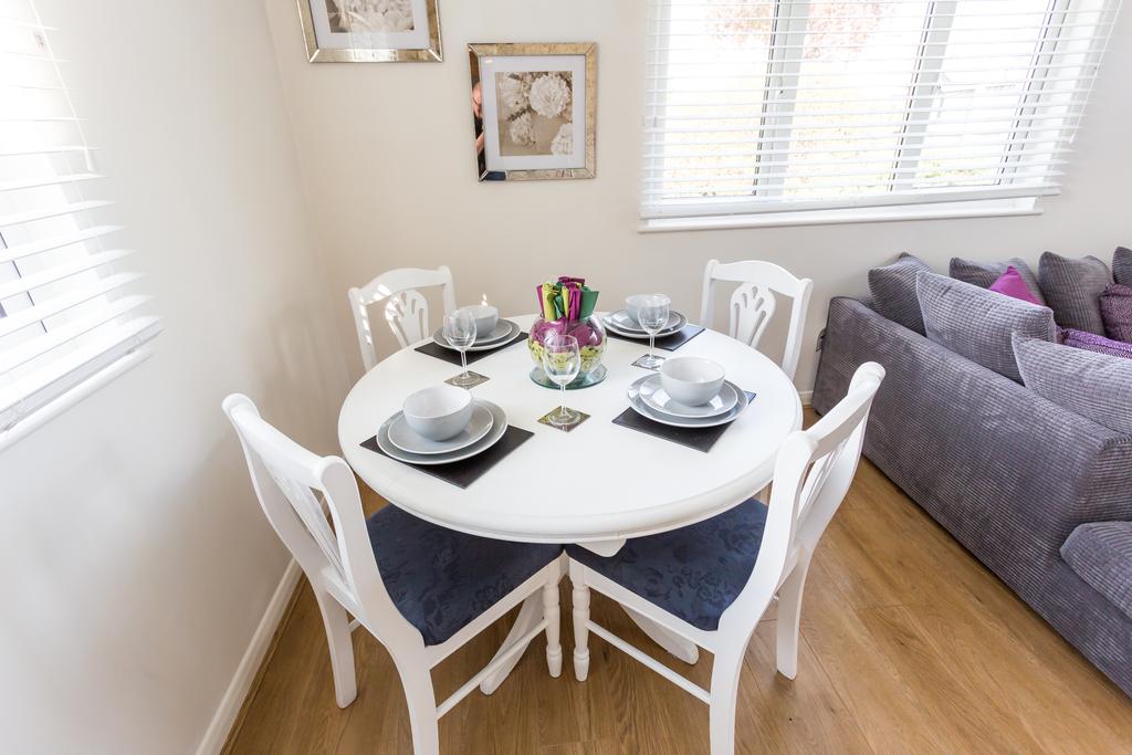 Short-Let-Accommodation-Southend---Leigh-on-Sea-Serviced-Apartments.-Self-catering-holiday-accommodation-Southend-on-Sea-–-Free-Wifi-and-Parking.-Cheap-Apartments-close-to-the-beach-and-Southend-Airport.-|-Urban-Stay