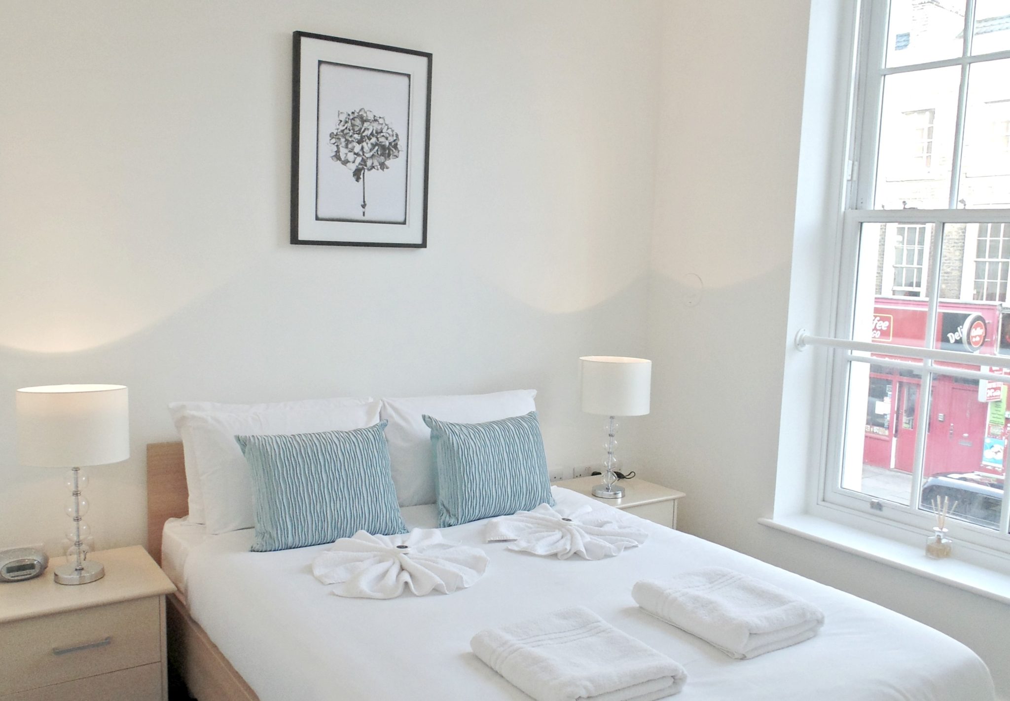 Amazing London Serviced Accommodation King's Cross! Free Wifi - No Booking Fees - Quality London Short Lets - Professional Service! +44 (0) 208 691 3920