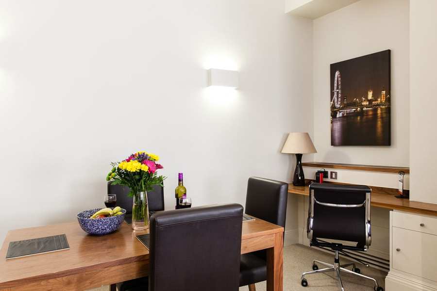 short let monument apartments Modern-Corporate-Accommodation-The-City---Book-your-accomodation-today---Free-Wifi---short-let-monument-apartments---daily-housekeeping