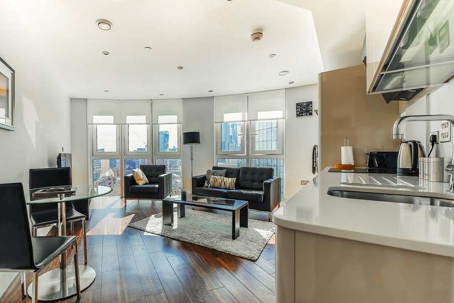 Aldgate Serviced Accommodation London | Cheap Altitude Point Apartments |Free Wi-Fi| Lift | Private Balcony | 0208 6913920| Urban Stay