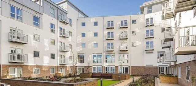 Serviced Apartments Hampshire UK | Serviced Corporate Accommodation Guildford | Short Lets Guildford |Cheaper than Hotel & more space | BEST RATES -BOOK NOW | Urban Stay
