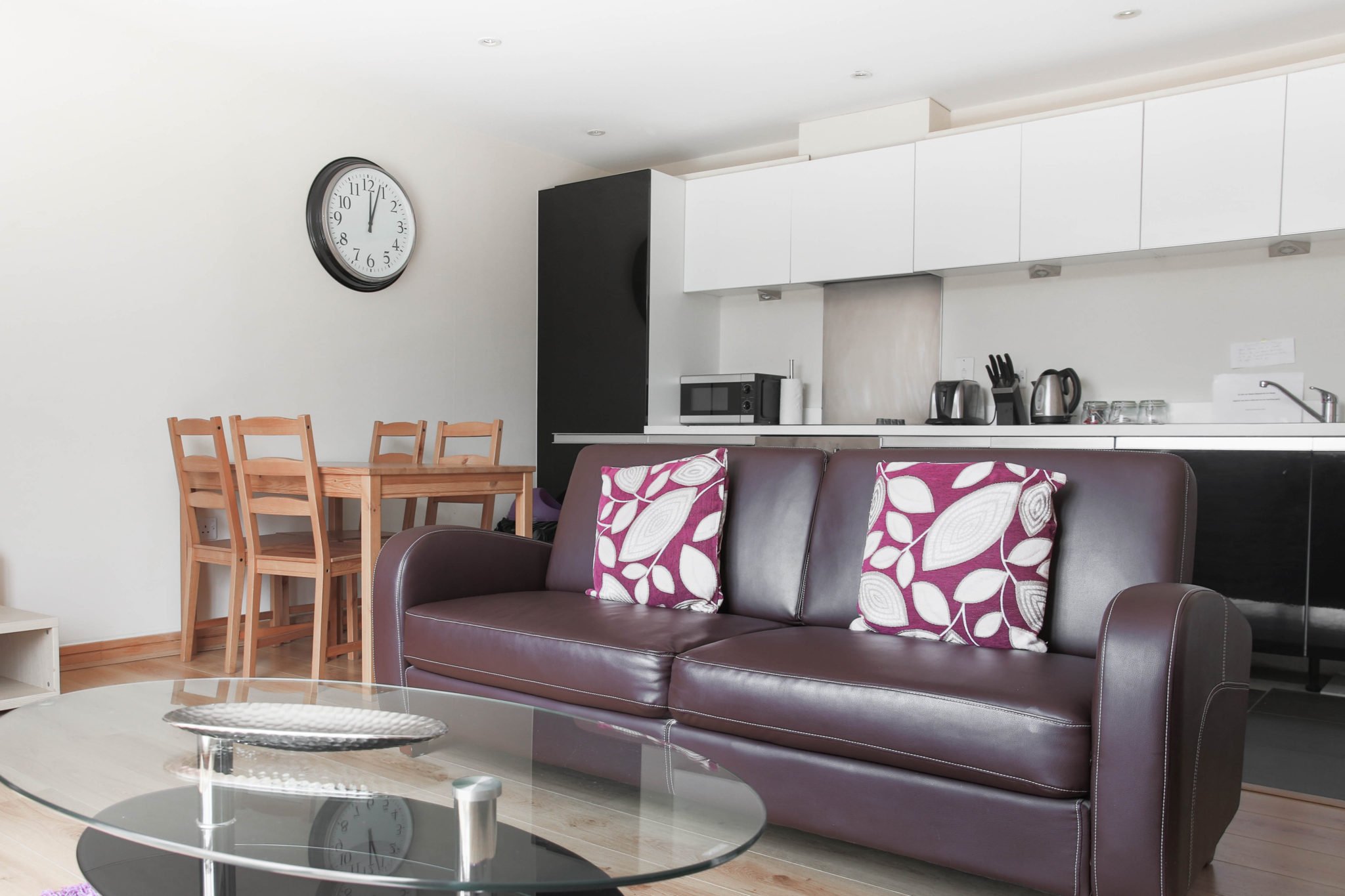 Corporate-Accommodation-Guildford-|-Hampshire-Serviced-Apartments-UK-|-Short-Lets-&-Serviced-Accommodation-Guildford-|-All-Bills-Incl-|-BEST-RATES--BOOK-NOW---Urban-Stay