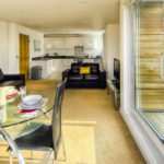 Beautiful Modern Uxbridge Serviced Apartments - Armstrong House - Book Now With Urban Stay For Best Rates!! - Free Wi-fi - Full Sky TV!!!