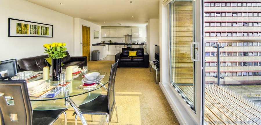 Beautiful Modern Uxbridge Serviced Apartments - Armstrong House - Book Now With Urban Stay For Best Rates!! - Free Wi-fi - Full Sky TV!!!