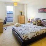 Beautiful Modern Uxbridge Serviced Apartments - Armstrong House - Book Now With Urban Stay For Best Rates!! - Free Wi-fi - Full Sky TV!!!