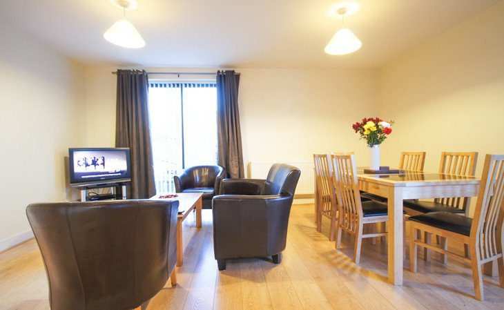 Cosy Wood Green Apartments - Crompton House Apartments - Book Today With Urban Stay For The Best Rates Gauranteed!!! - Free Wi-Fi - Maid Service