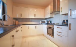 Cosy Wood Green Apartments - Crompton House Apartments - Book Today With Urban Stay For The Best Rates Gauranteed!!! - Free Wi-Fi - Maid Service