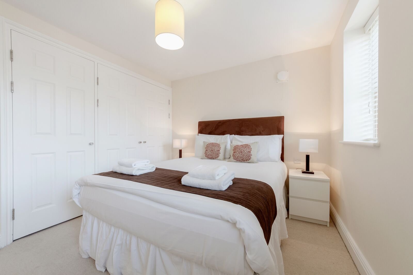 Modern Wimbledon Serviced Apartments - The Courtyard - Book Now With Urban Stay For The Best Rates Guaranteed!!! - Free Wi-Fi - Weekly Clean