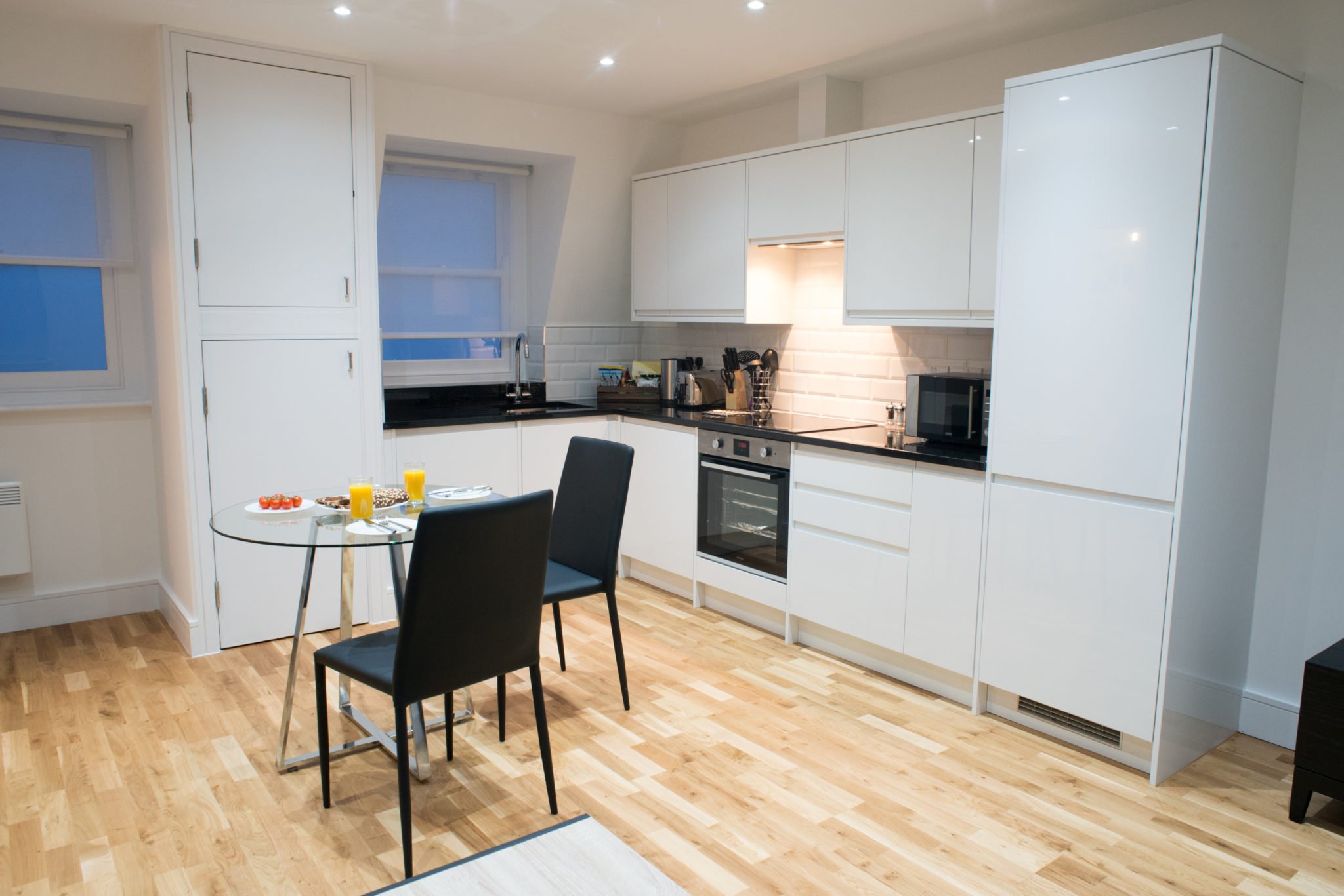 Serviced-Islington-Accommodation-East-London|-Stylish-&-cheap-Old-Street-Apartments-|-Free-Wi-Fi|-Fully-Equipped-Kitchen-|-Private-Balcony-|-0208-6913920|-Urban-Stay