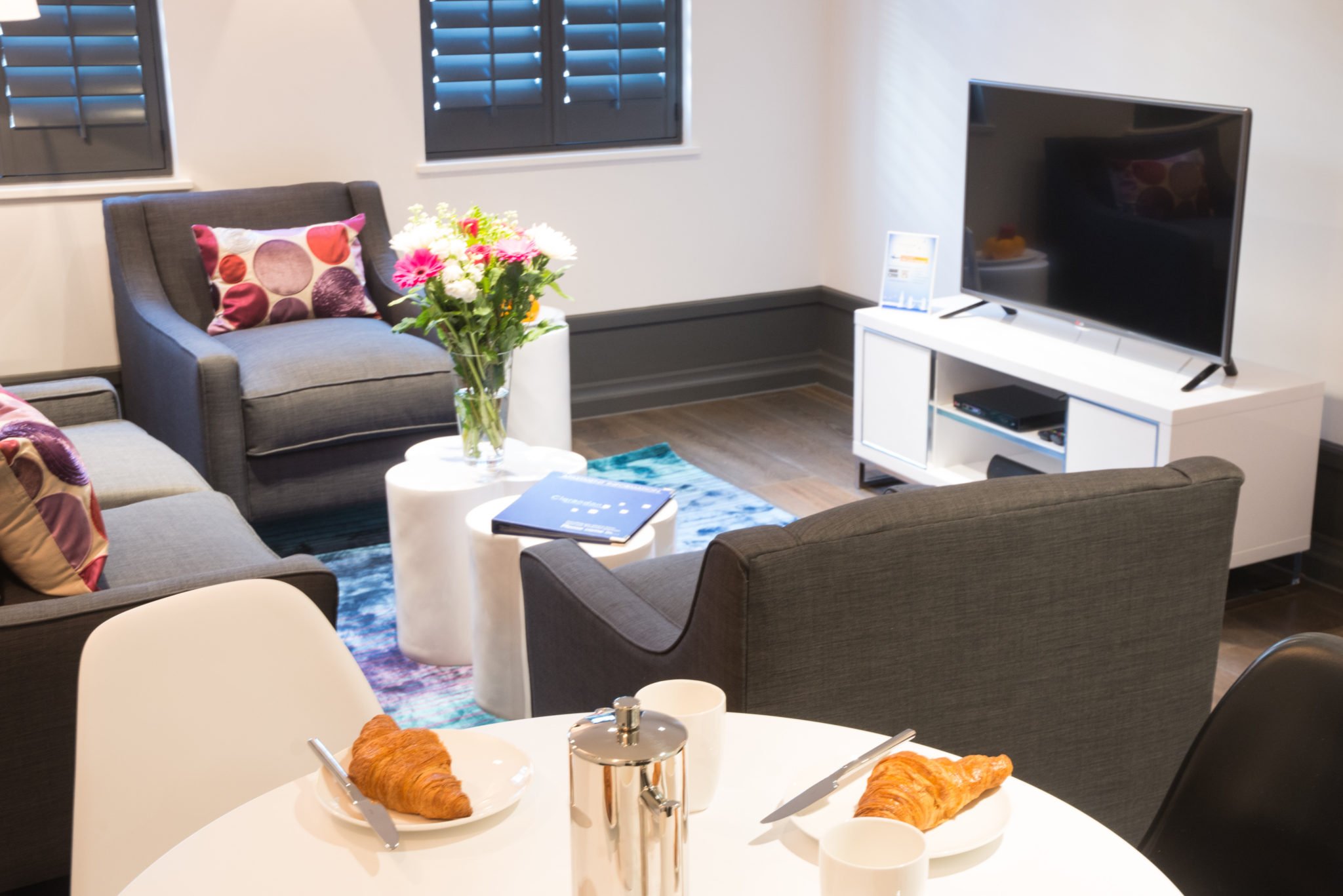 Covent-Garden-Accommodation-London-| Serviced-Apartments-Soho,-West-End,-Somerset-House,-Oxford-Street-|Cheap-&-Luxury-Short-Lets-London-|-BOOK-NOW---Urban-Stay